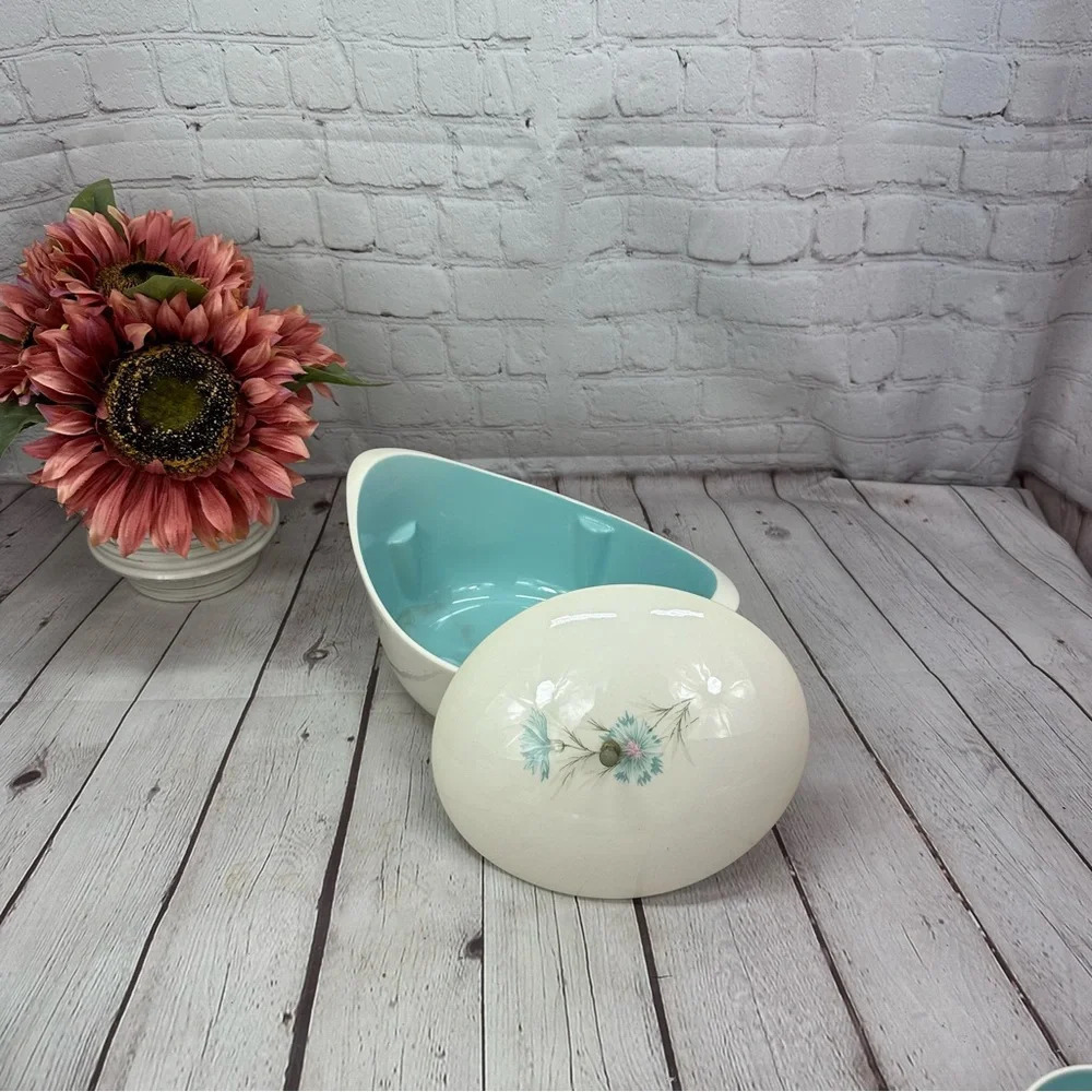 vtg Boutonniere by Taylor, Smith & T (TS&T) 1.25 Quart Oval Covered Casserole